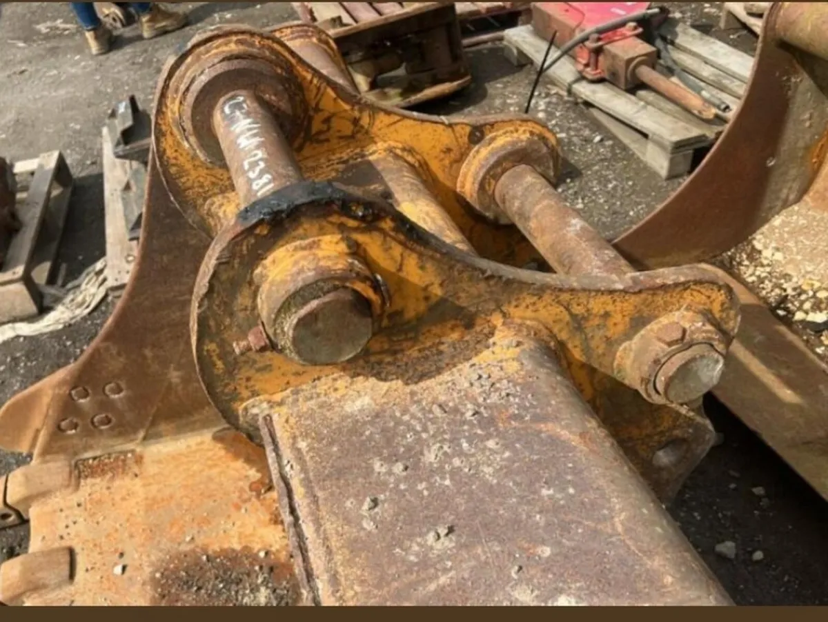 5FT DIGGING BUCKET (70MM PINS) - Image 4