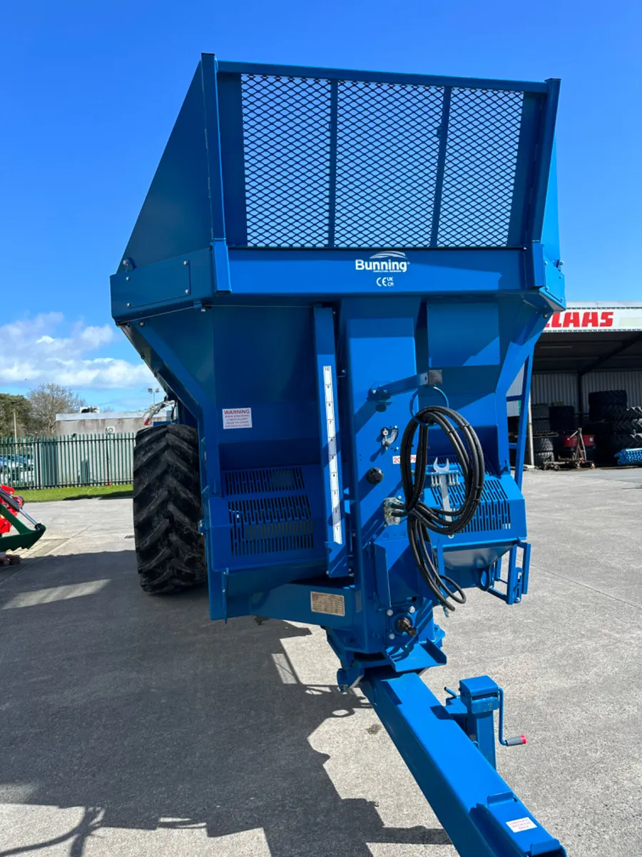 Bunning 150 rear discharge dung spreader - Image 2