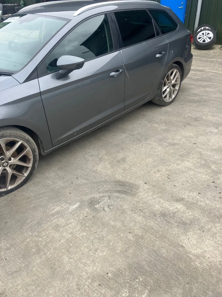 2016 seat Leon estate fr parts breaking - Image 2