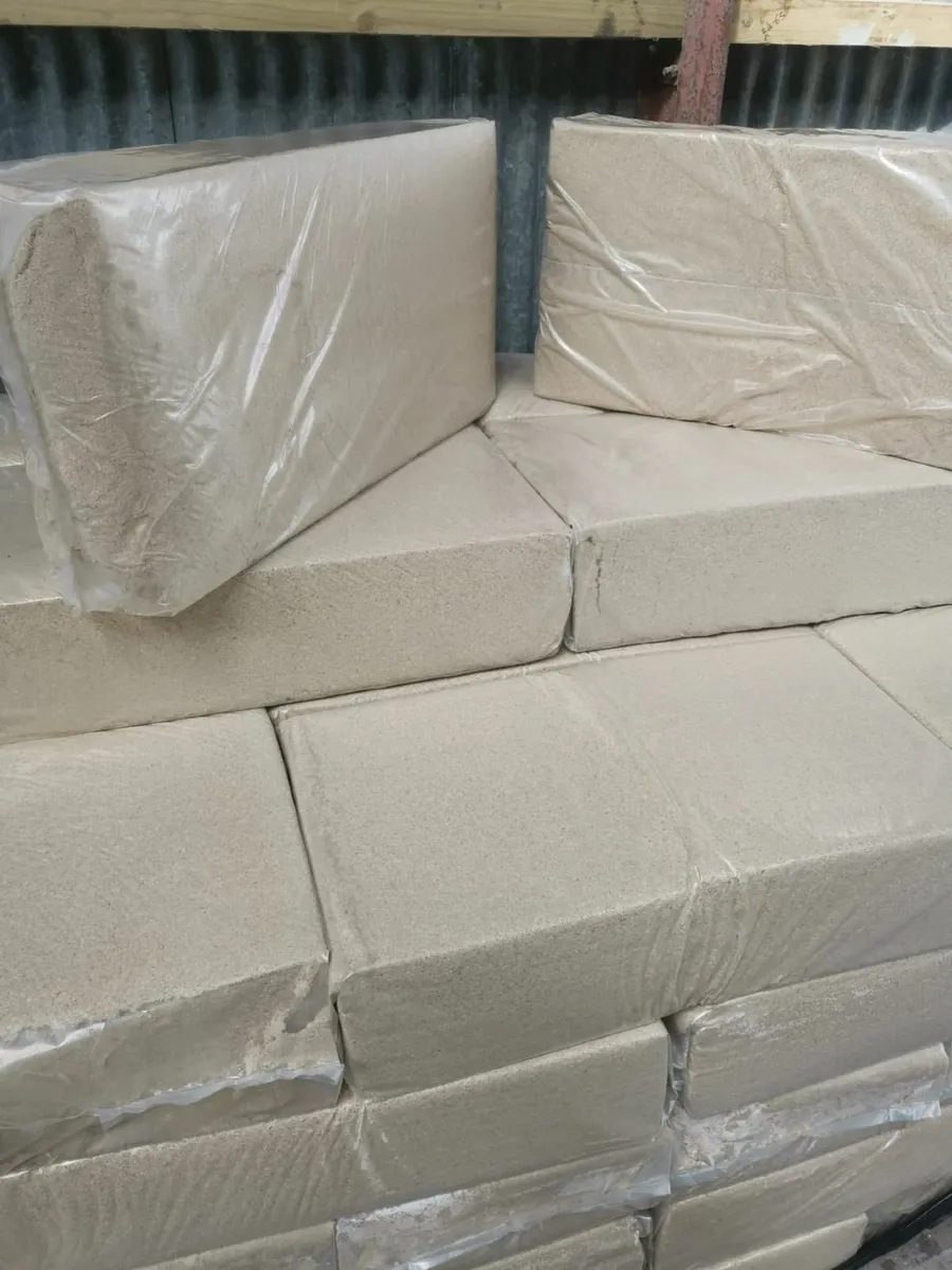 Bales of sawdust and shavings. bedding - Image 1