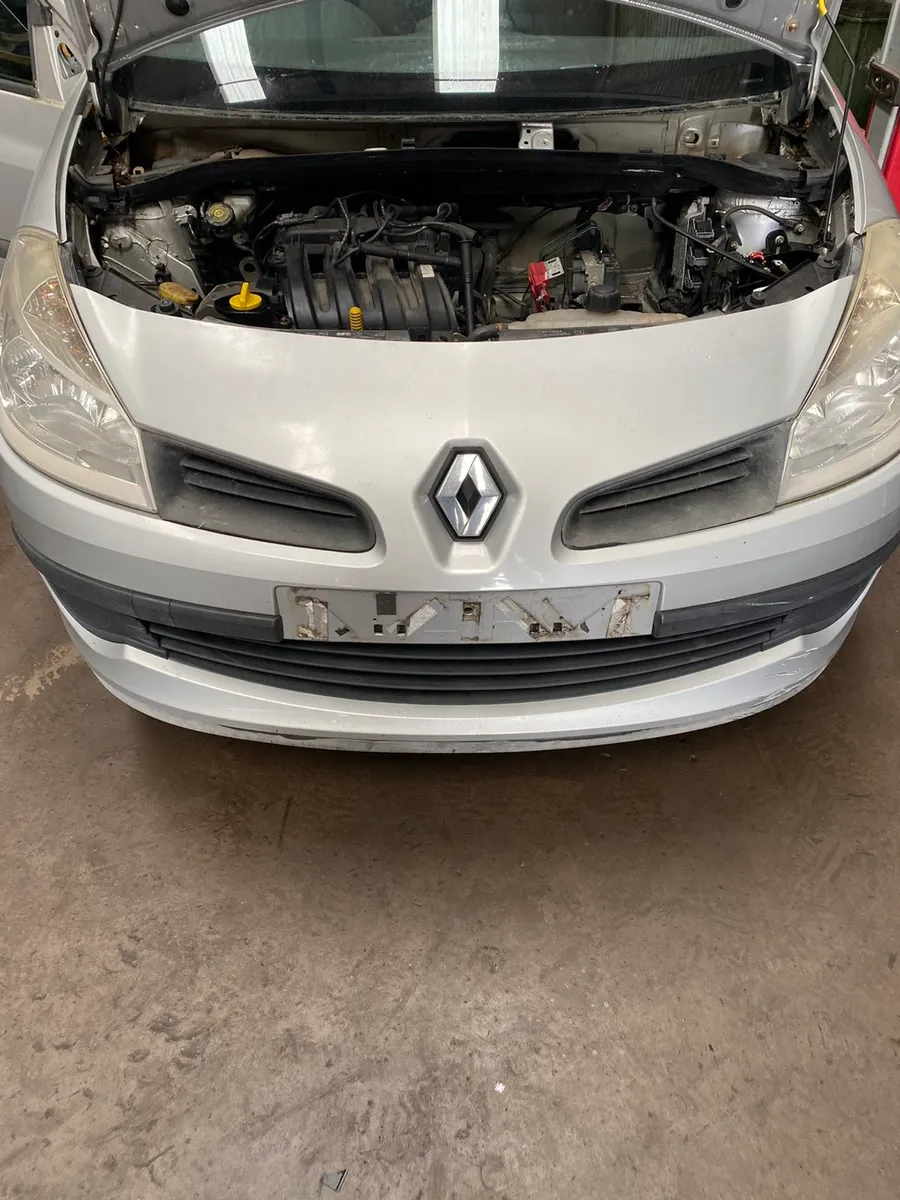 Renault Clio 1.2p for breaking - Image 2
