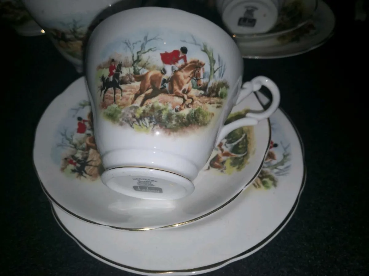 DUNLEVY heritage hunting Irish teaset with horses - Image 4