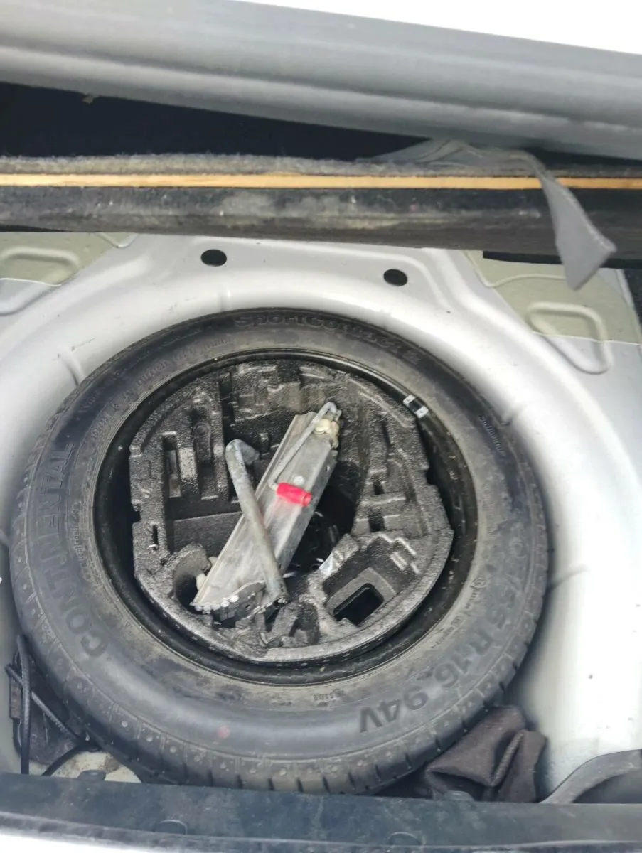 Breaking Skoda superb 2013 cayc MDM  lf9e 1.6tdi - Image 3