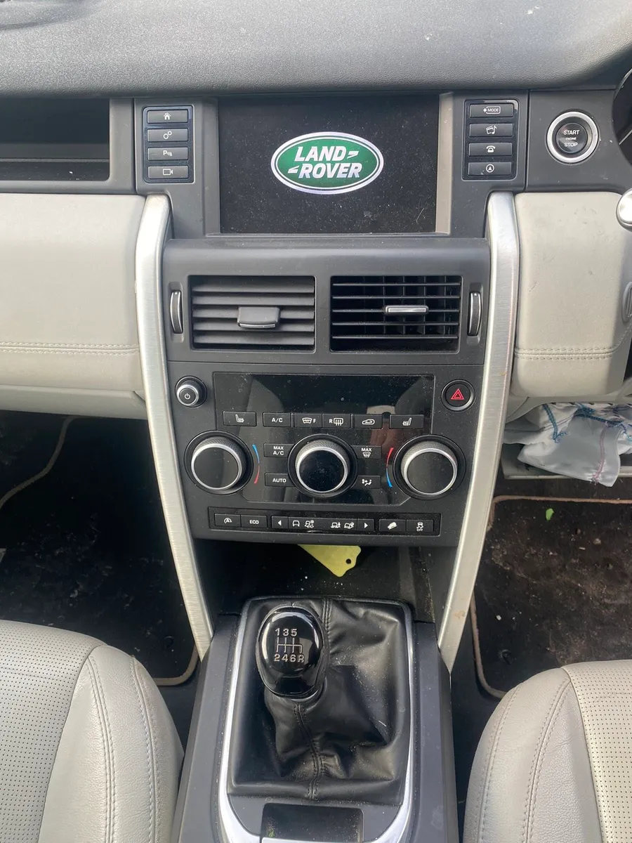 🟢 2015 Land Rover ⚠️BREAKING FOR Parts⚠️ - Image 3