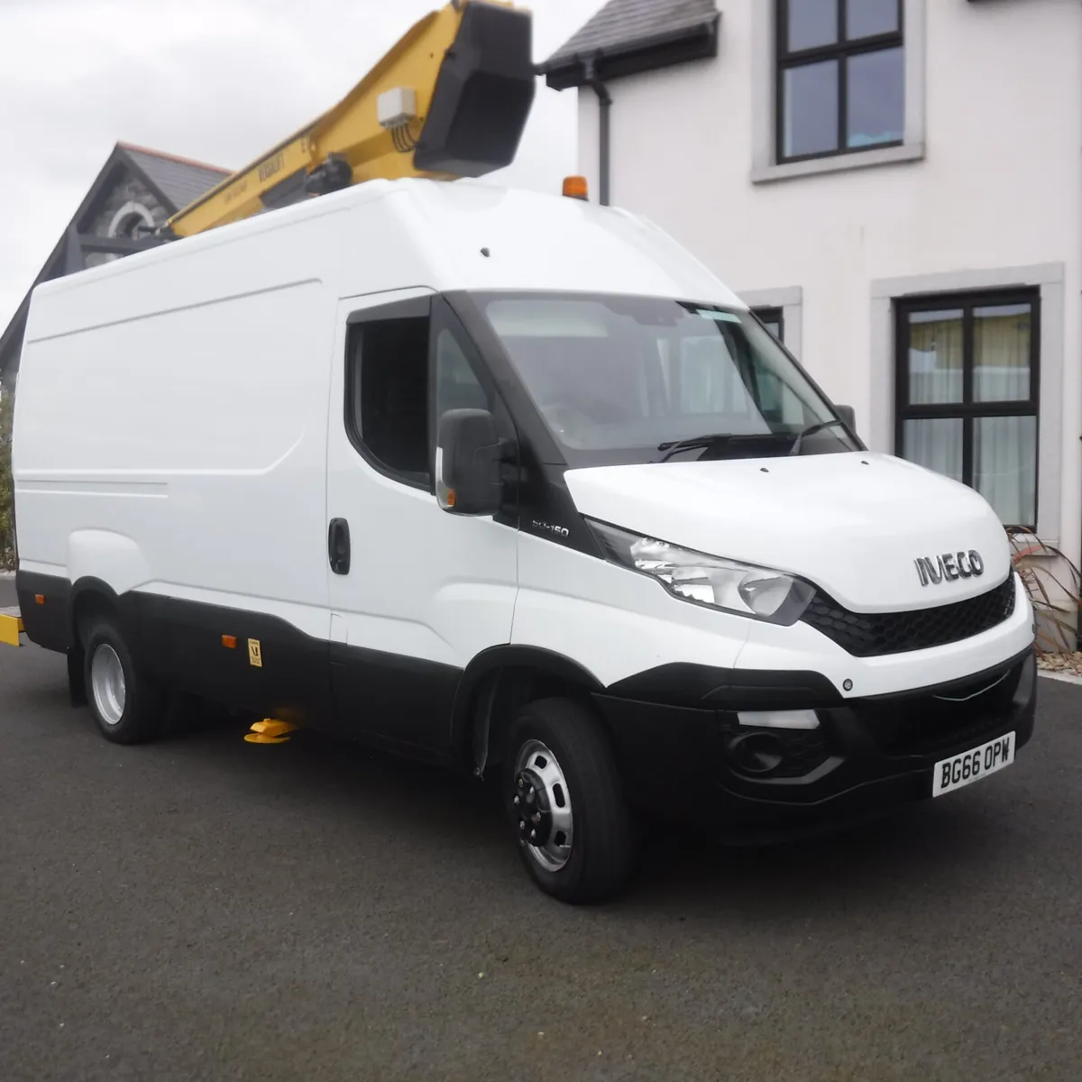 Iveco Daily 2016 Cherrypicker Versalift ETM38-F - Image 1