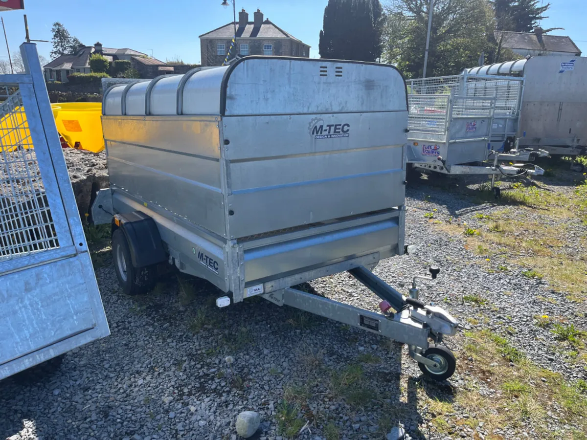 Mtech single axle livestock trailer used once - Image 1