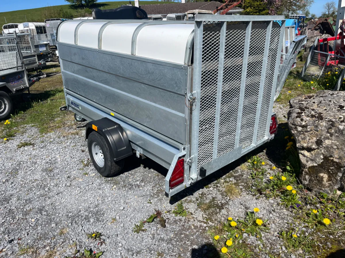 Mtech single axle livestock trailer used once - Image 1