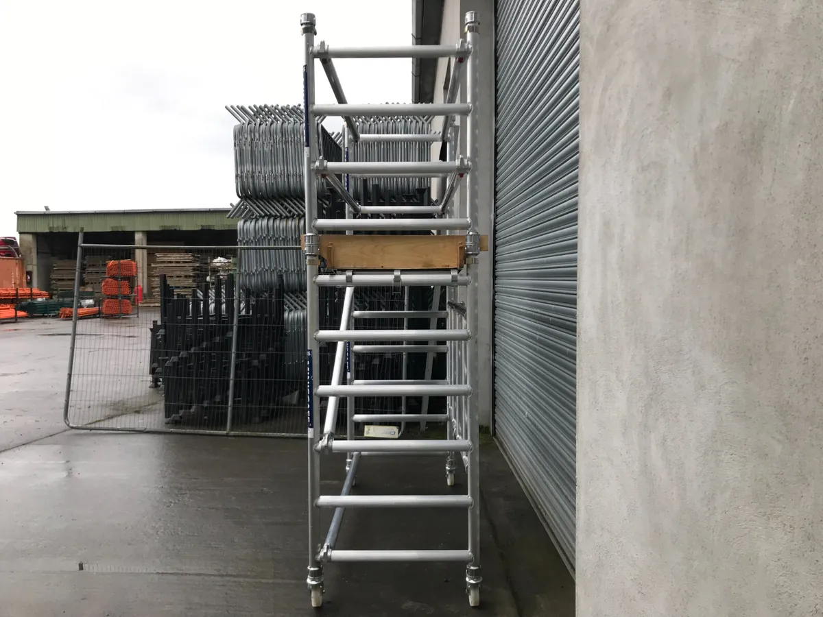 1.8m Fold Out Scaffolding Tower - Image 4