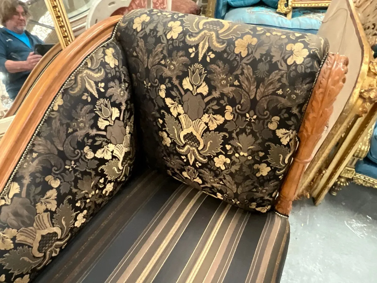 Large chaise long with high quality material. - Image 2