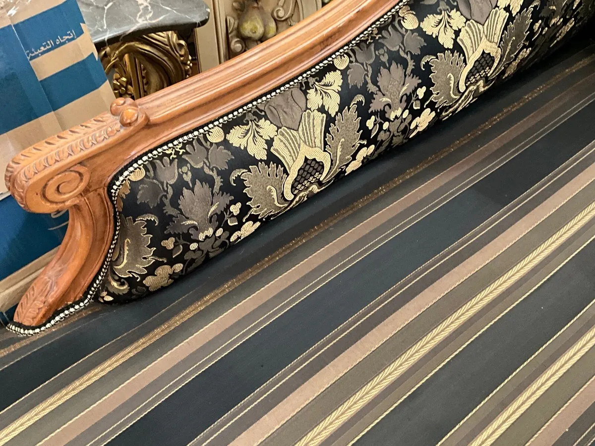 Large chaise long with high quality material. - Image 4