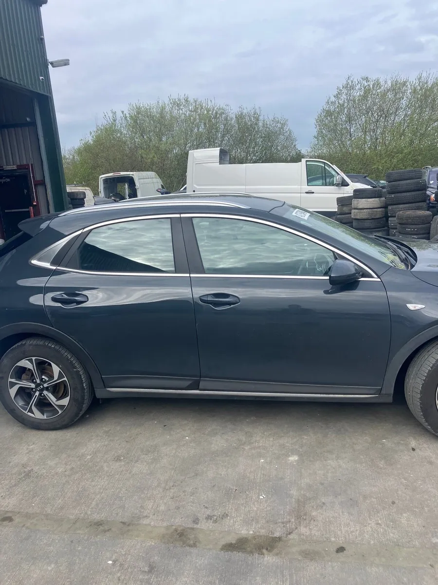 2023 Kia XCeed parts breaking - Image 2