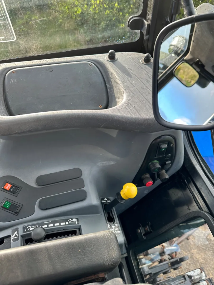 NEW HOLLAND  TS100 - Image 4