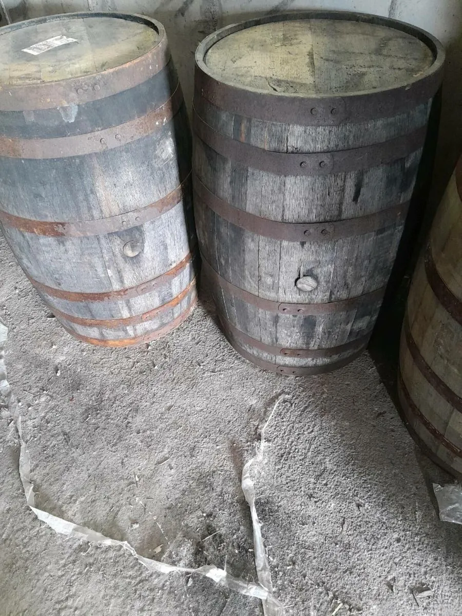 Old whisky barrels - Image 2