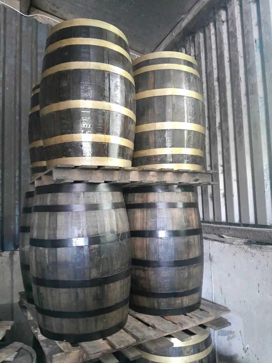 Old whisky barrels - Image 3