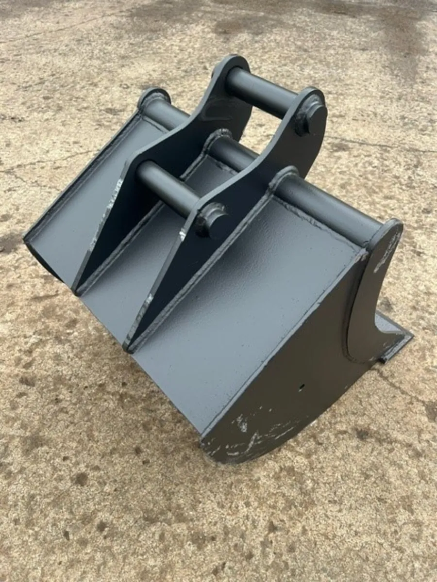 2ft no teeth scandi style digging bucket 4-5t - Image 3