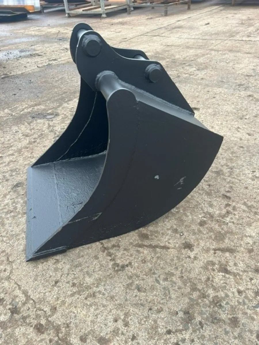 2ft no teeth scandi style digging bucket 4-5t - Image 2
