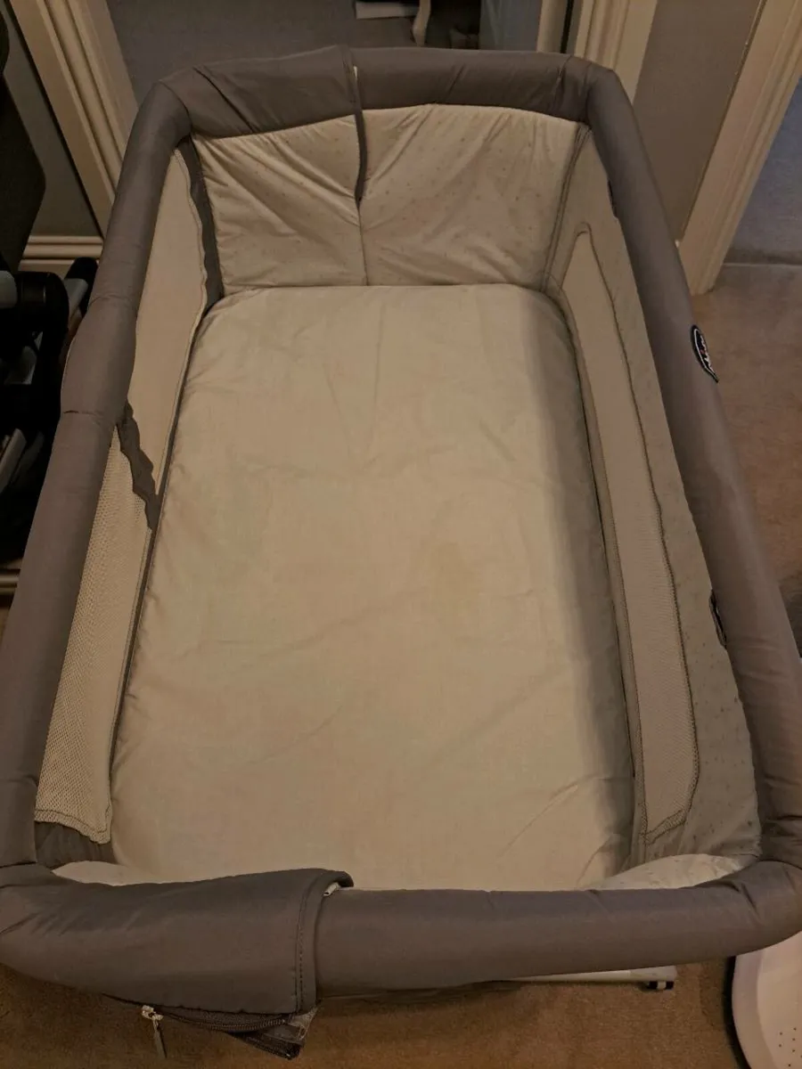 Chicco Baby Crib - Image 2