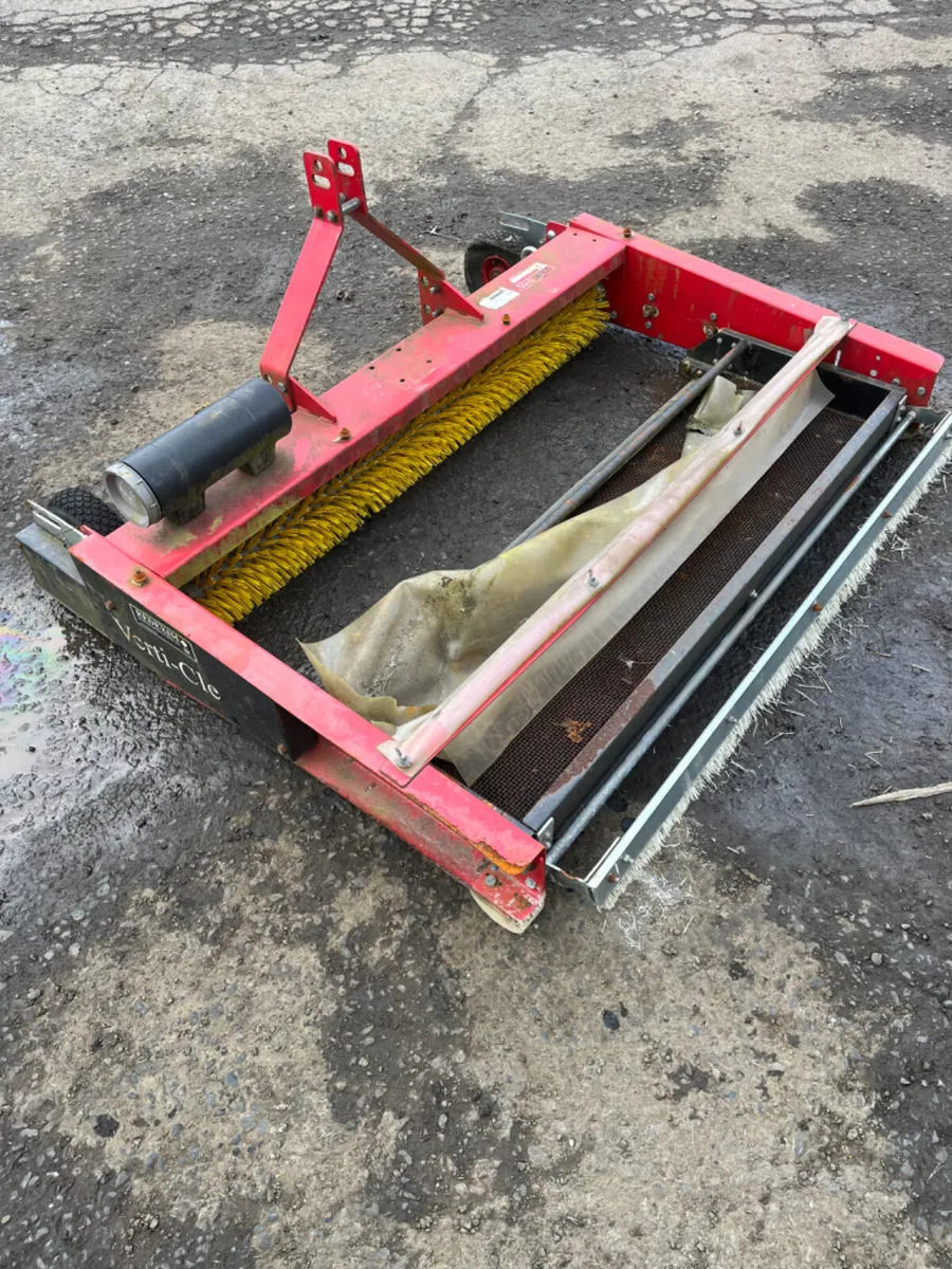 Logic brush for compact tractor - Image 2