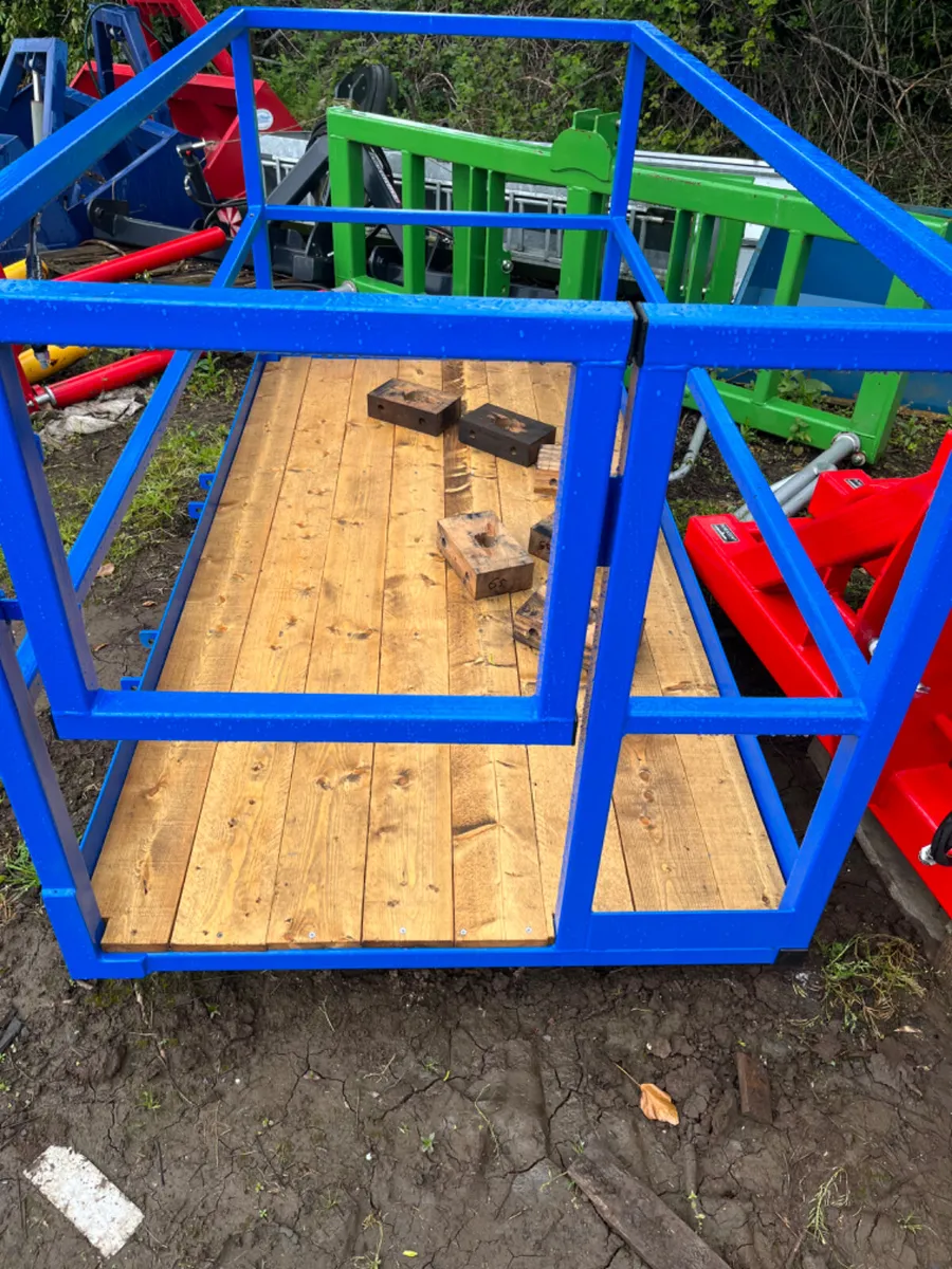 New galvanised and painted  Safety cage - Image 3