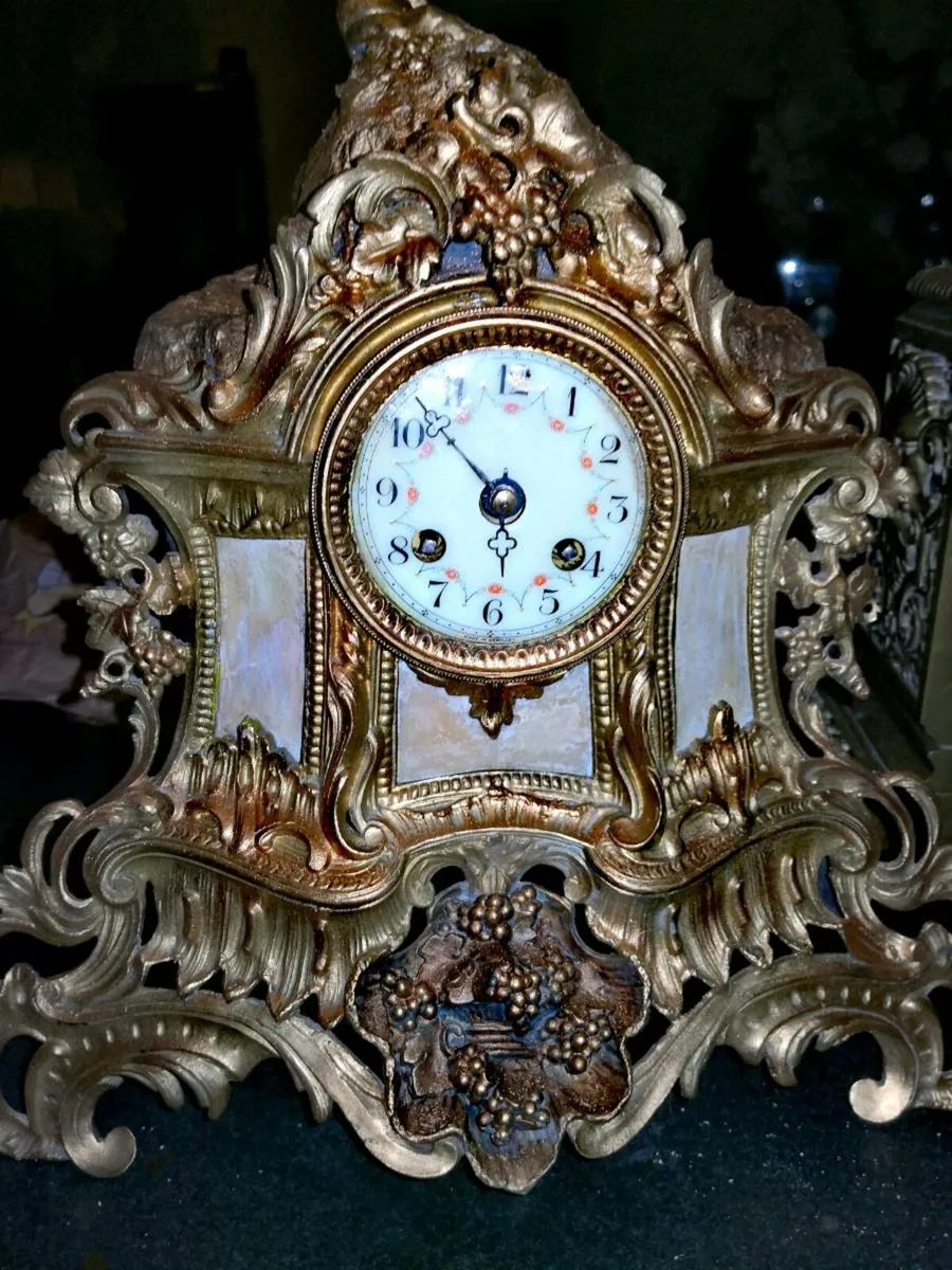 1850 French gilded mantel clock - Image 1