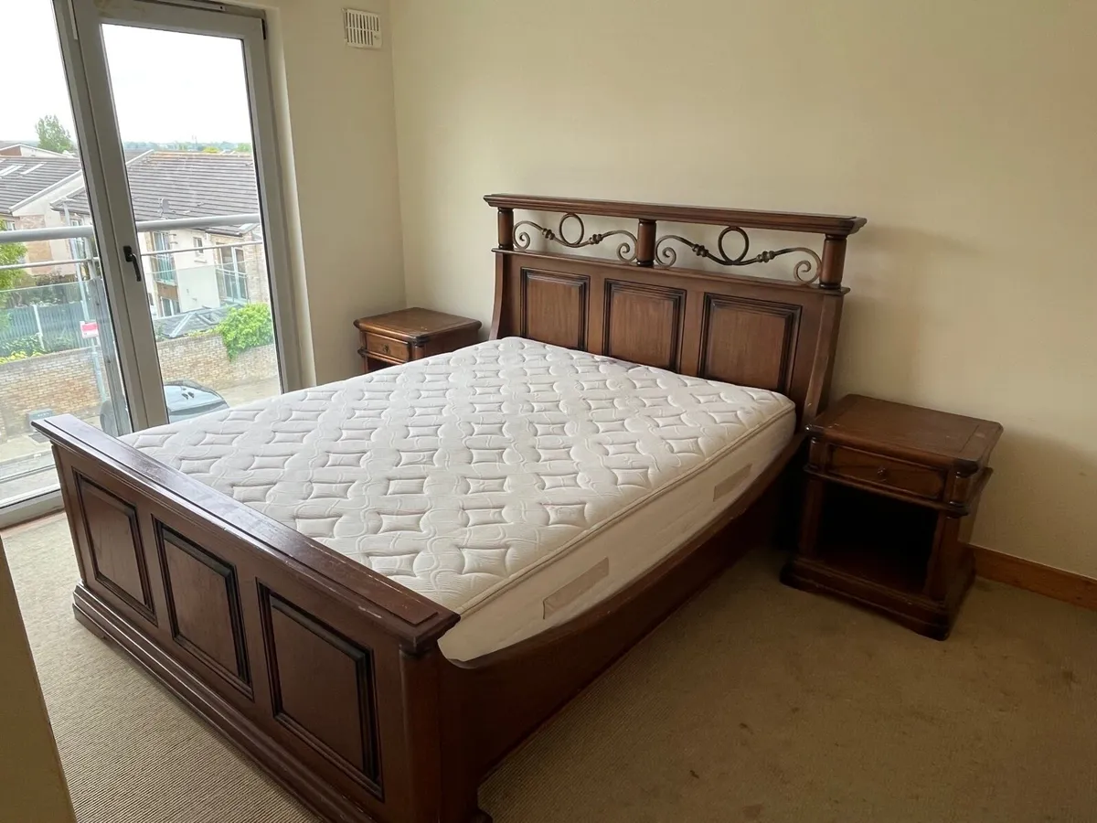 Bed and lockers - Image 1
