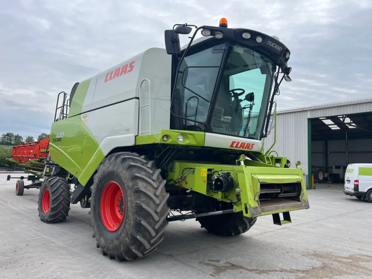 Claas Tucano 440 - Image 3