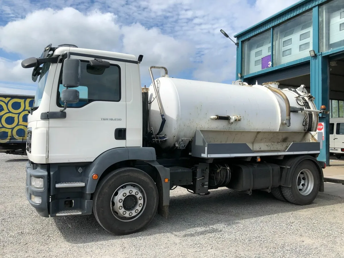 MAN TGM 18.250 with Whale vacuum tank - Image 1