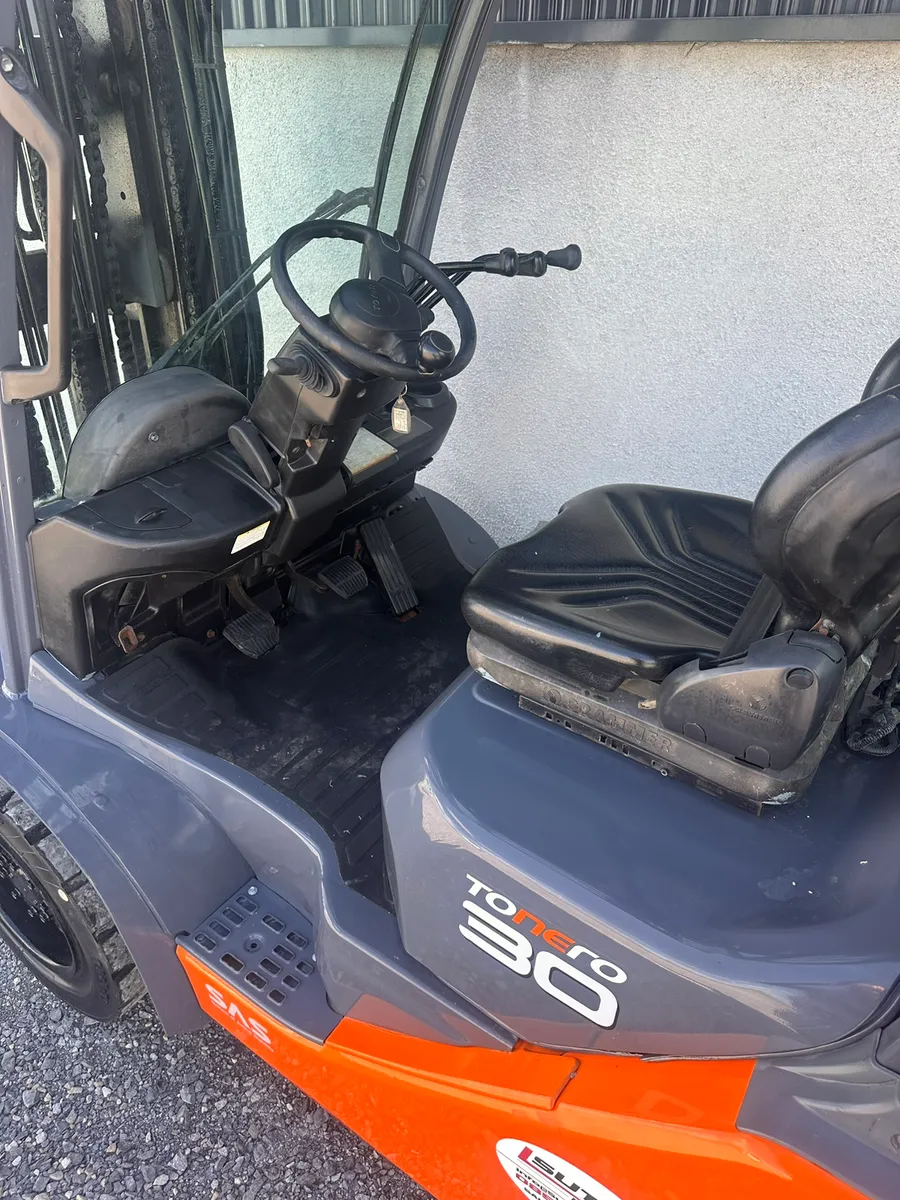 Toyota 8FDF30 Forklift - Image 4