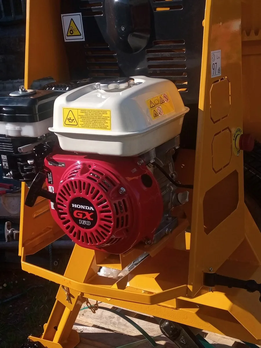 6 bag towable cement mixer, Honda engine. New - Image 3