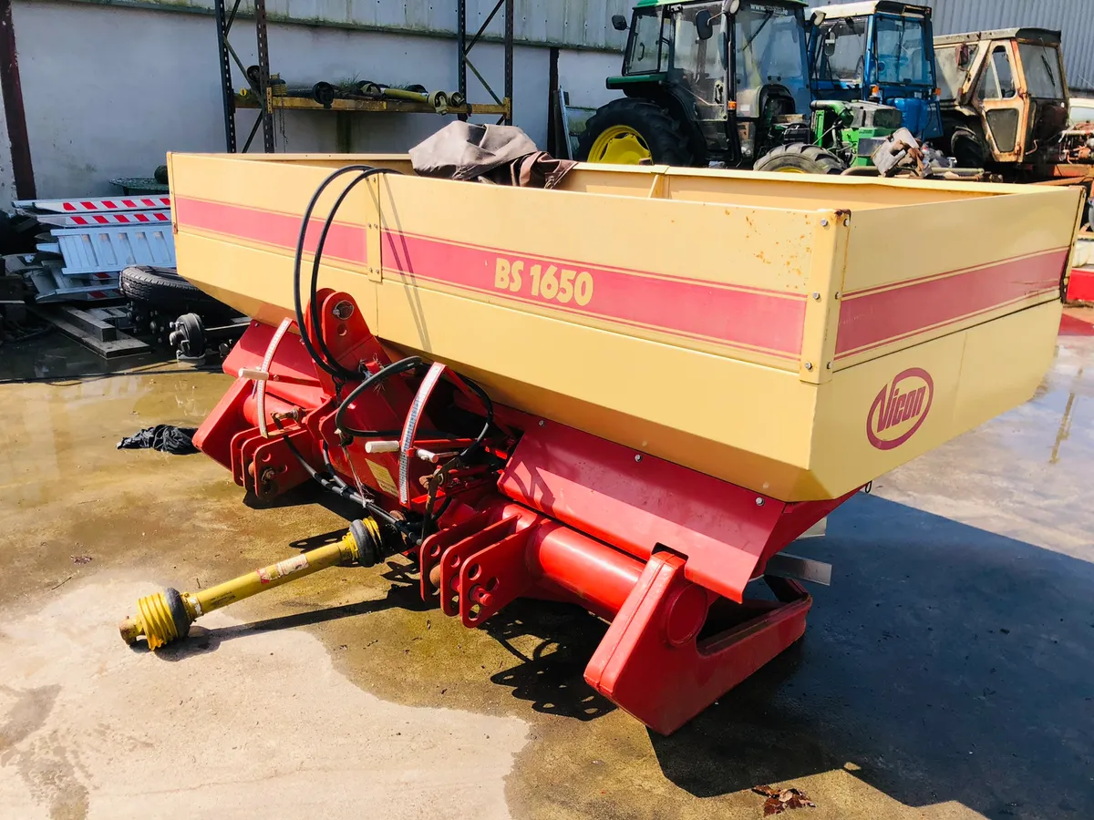 Vicon Fertiliser Spreader - Image 3