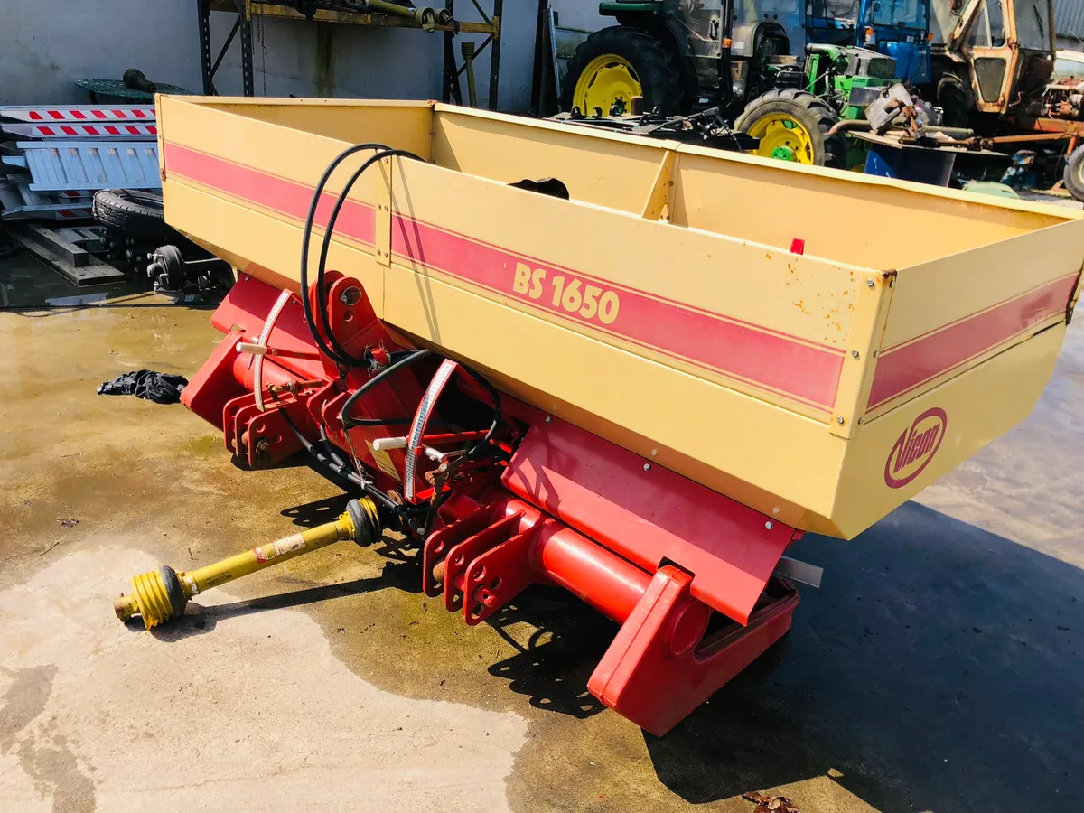 Vicon Fertiliser Spreader - Image 4