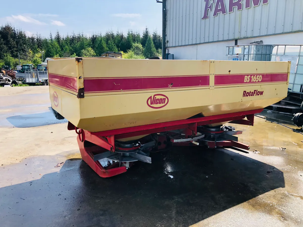 Vicon Fertiliser Spreader - Image 2