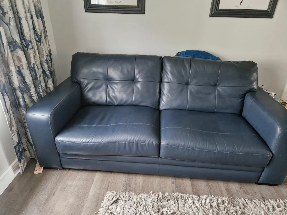 Leather couch - Image 1