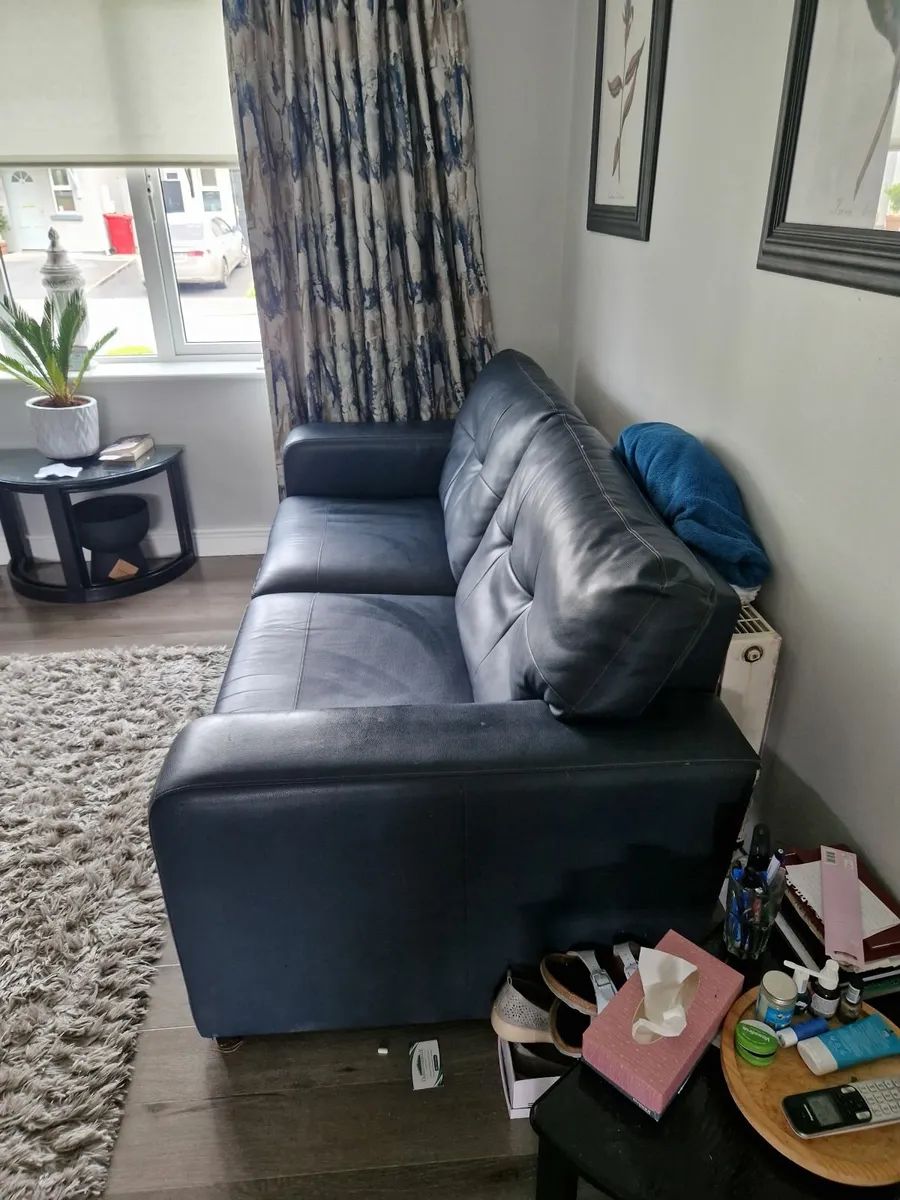 Leather couch - Image 4