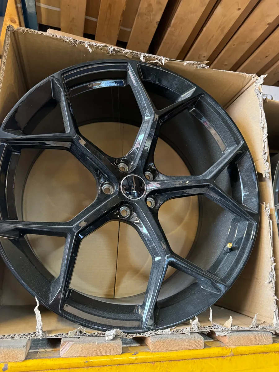 21” gloss black rs6 5x112