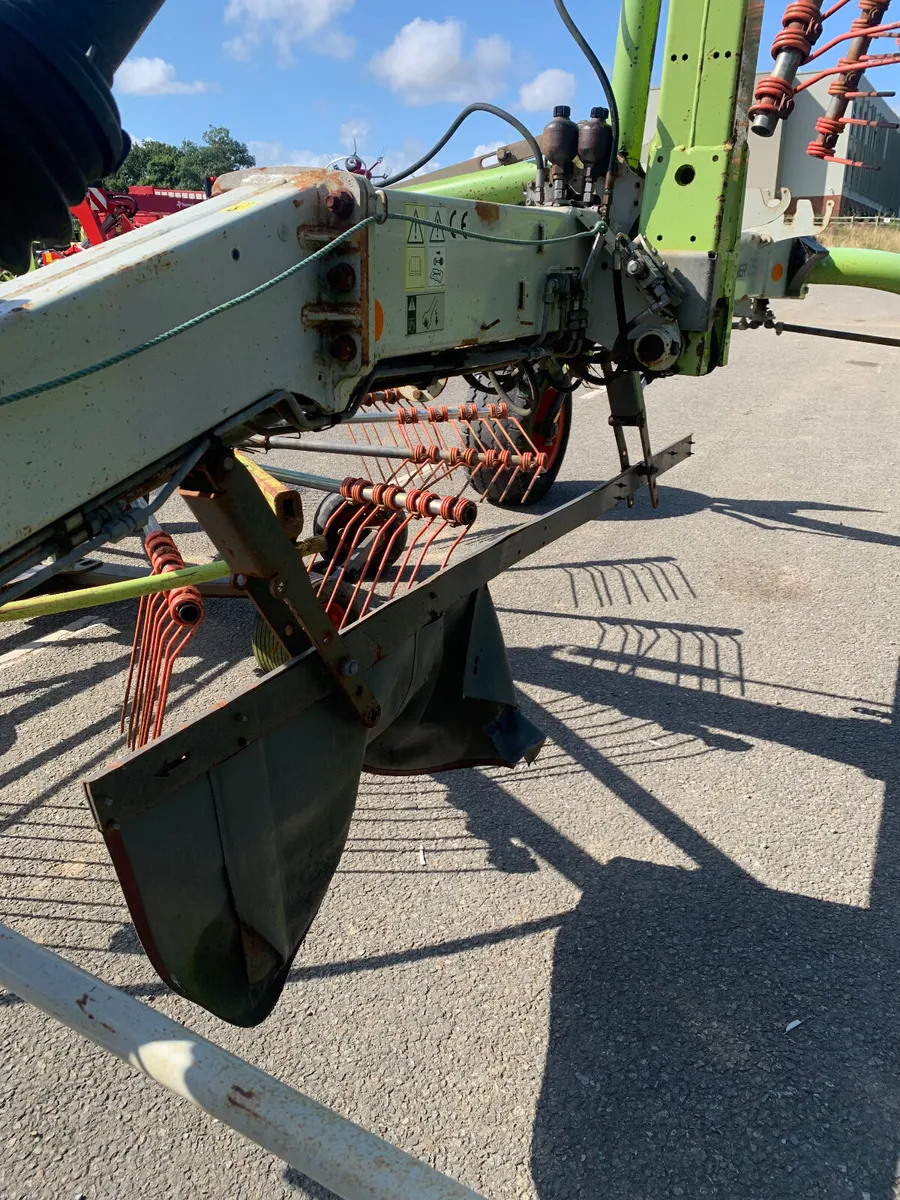Claas Liner 2900 Twin Rotor Rake - Image 4