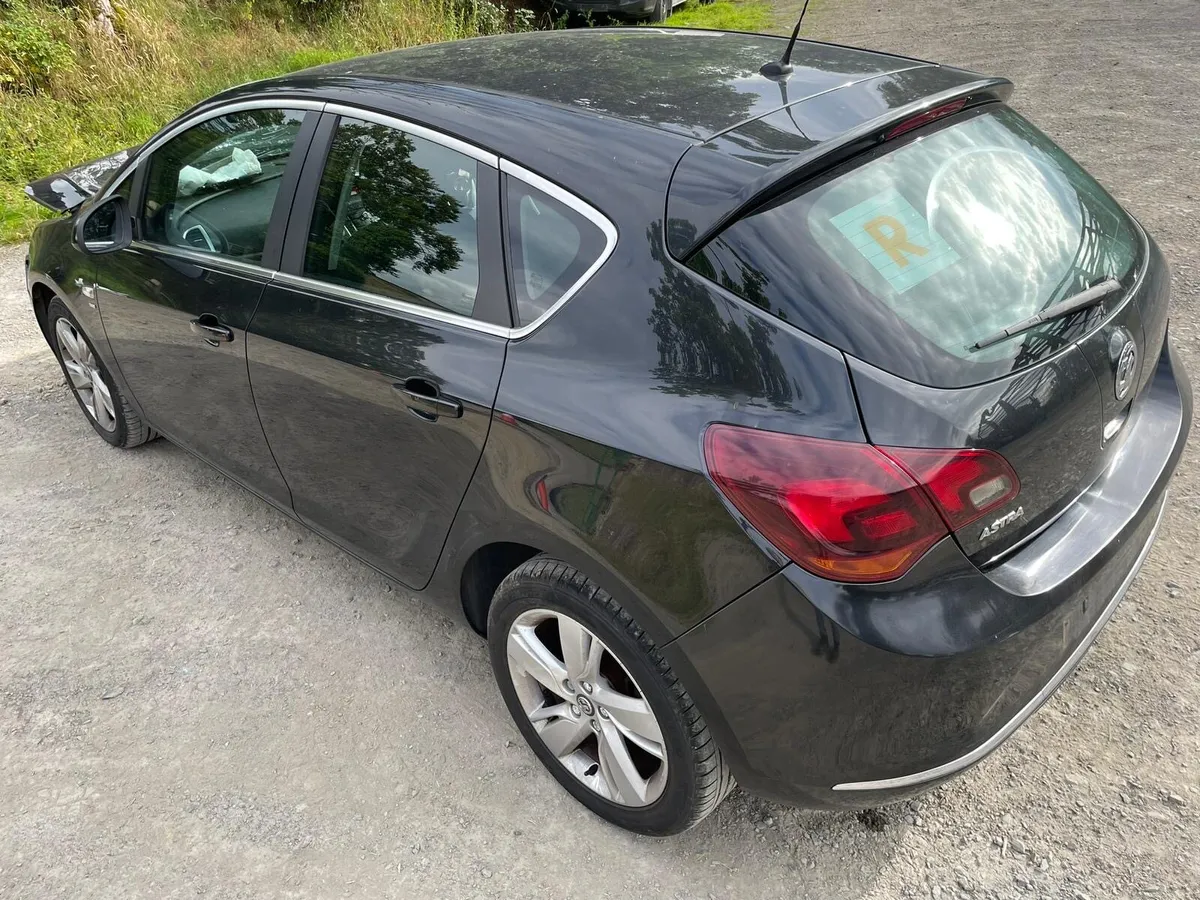 🟢 Opel Astra 2012 ⚠️BREAKING ⚠️ - Image 1