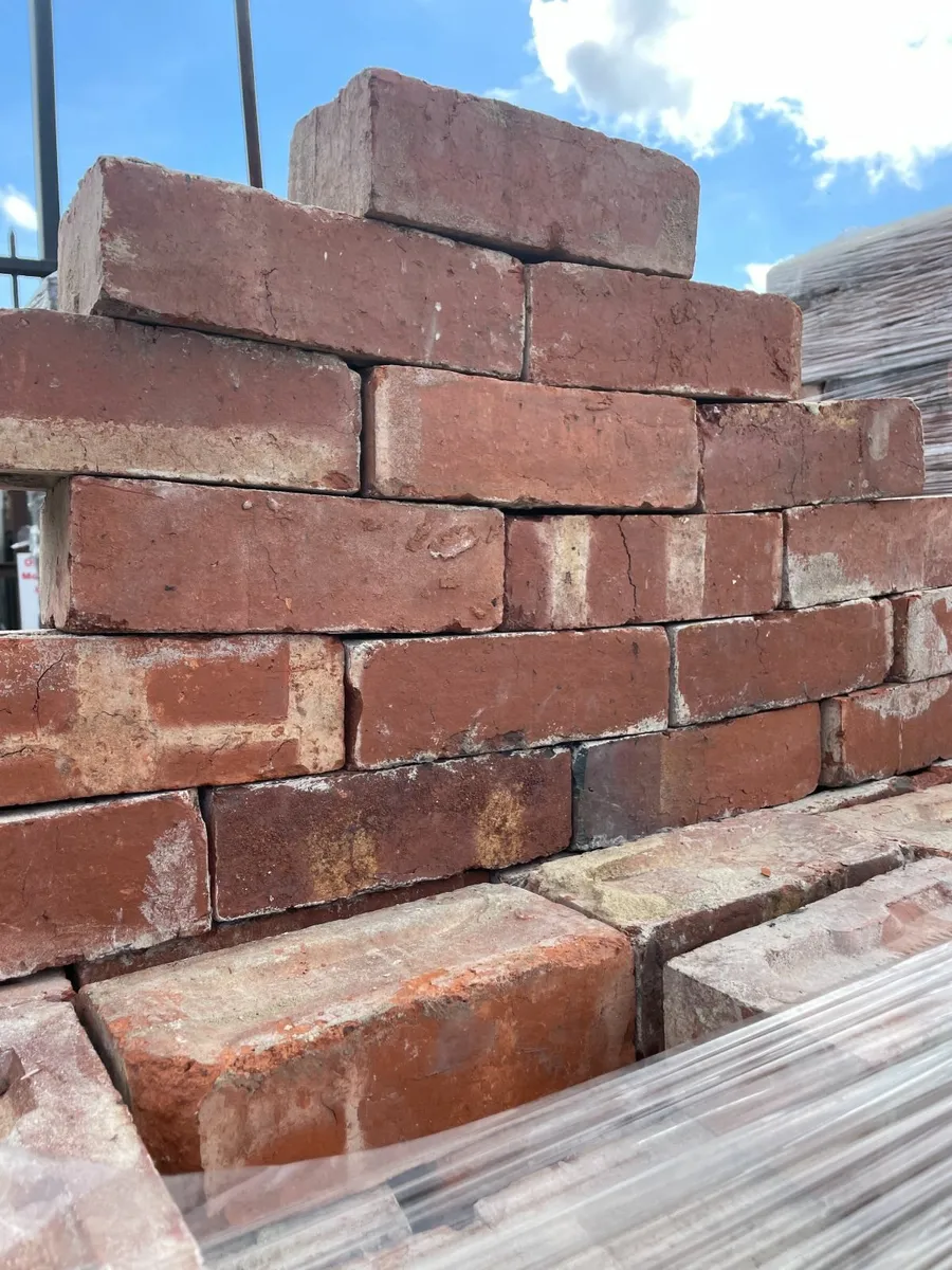 Red bricks deep red color - Image 3