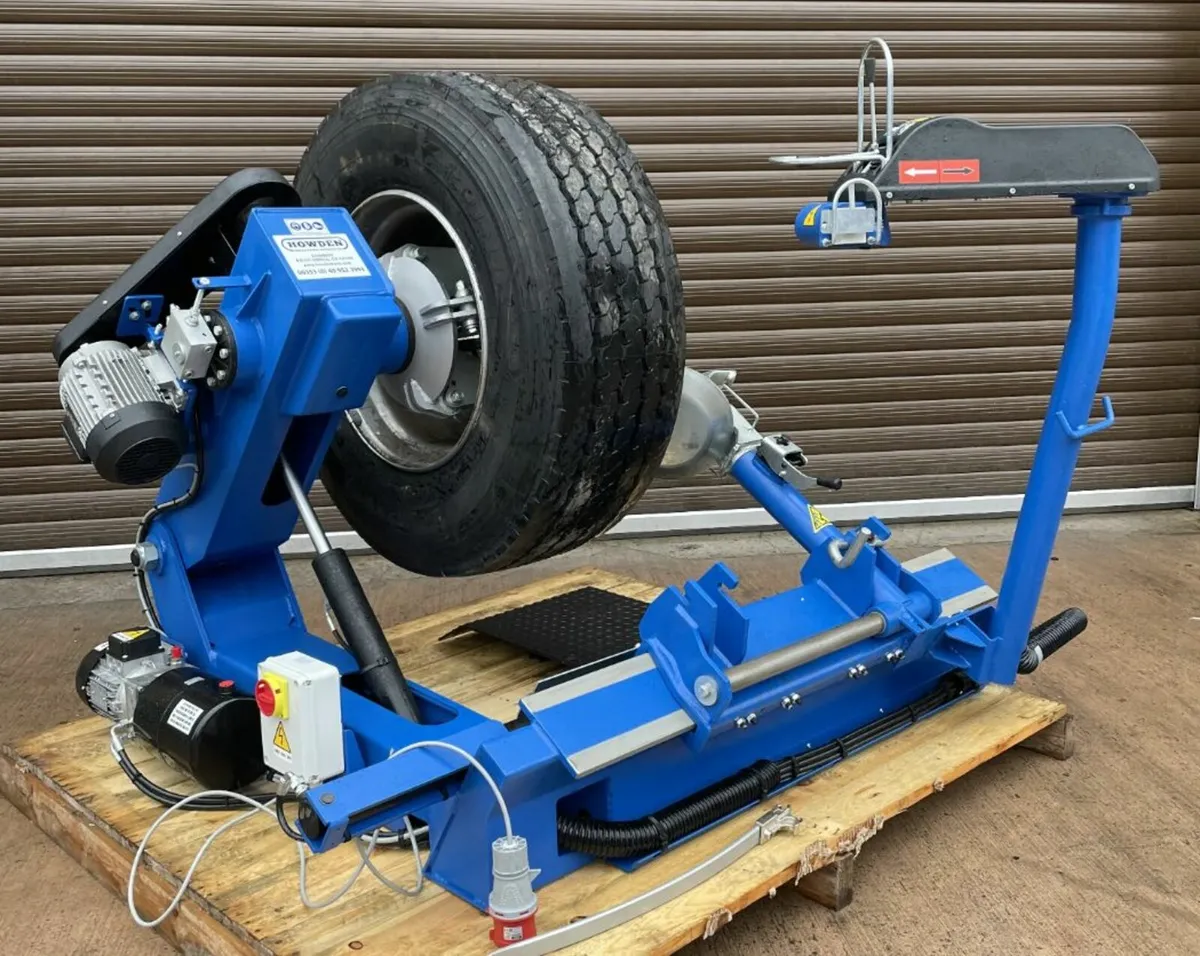 Ravaglioli 400V HGV Tyre Changer 11"- 27" - Image 1