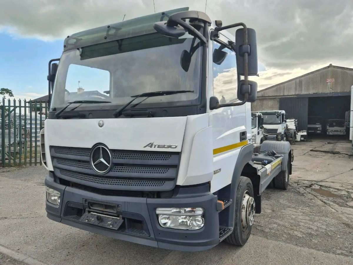 Mercedes 2015- 1323- 1221 low miles - Image 1