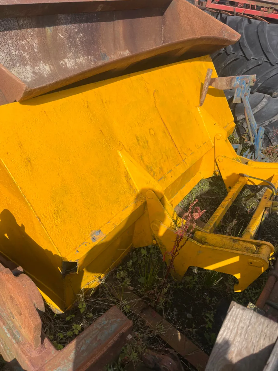 Tip bucket for rough Terain fork lift - Image 1