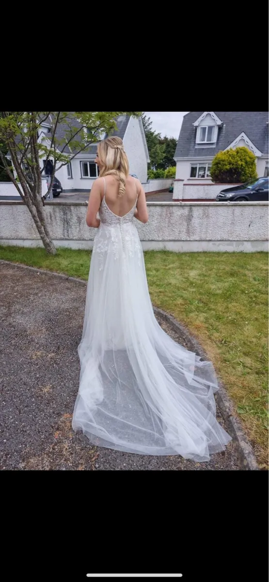 Wedding dress - Image 2