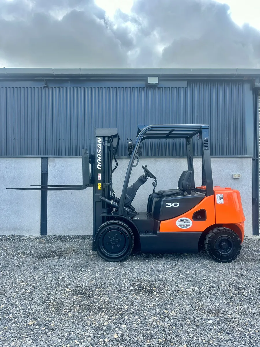 Doosan D30S-5 Forklift - Image 1