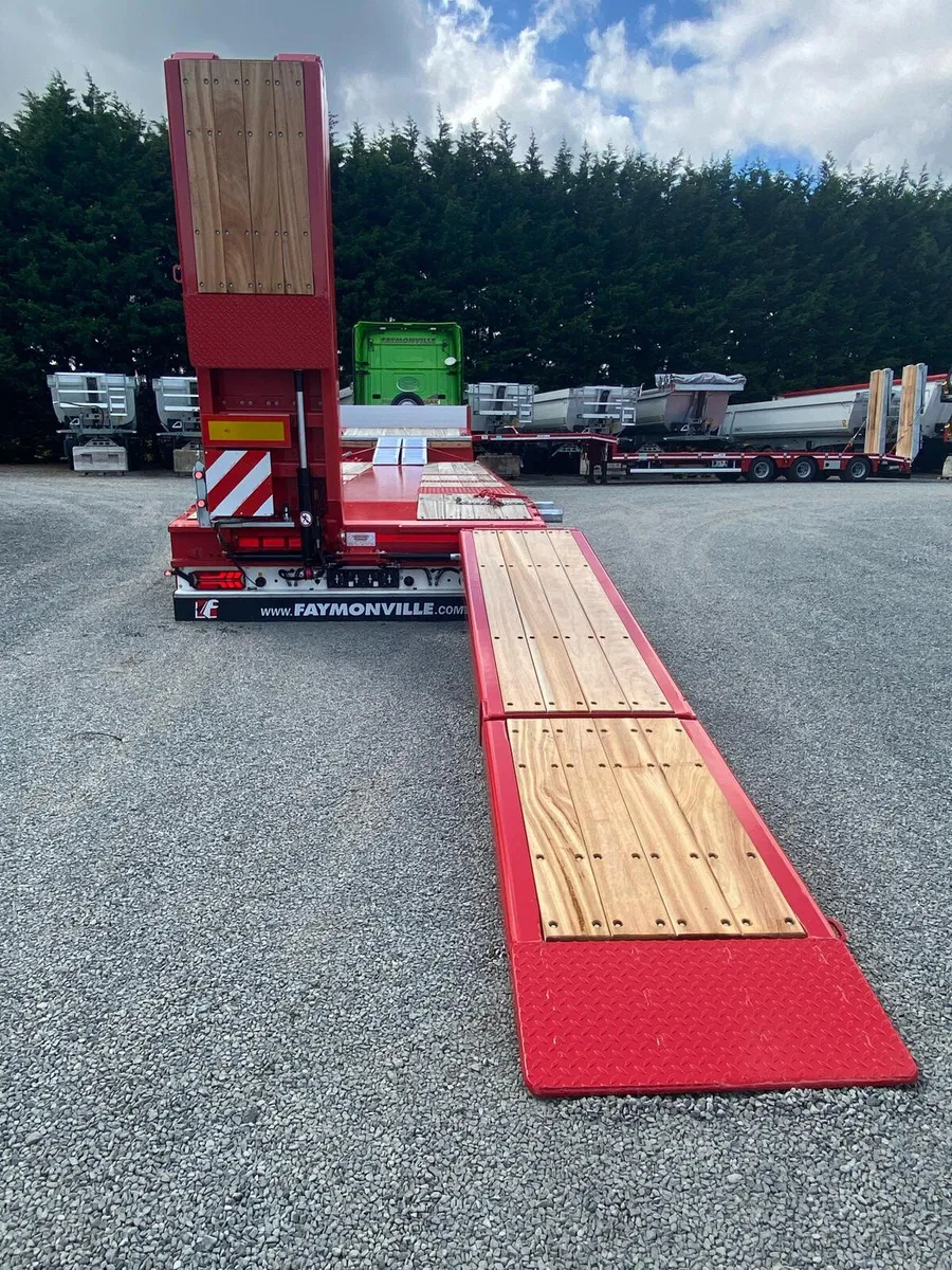 9ft WIDE 3 AXLE LOW LOADER - Image 2