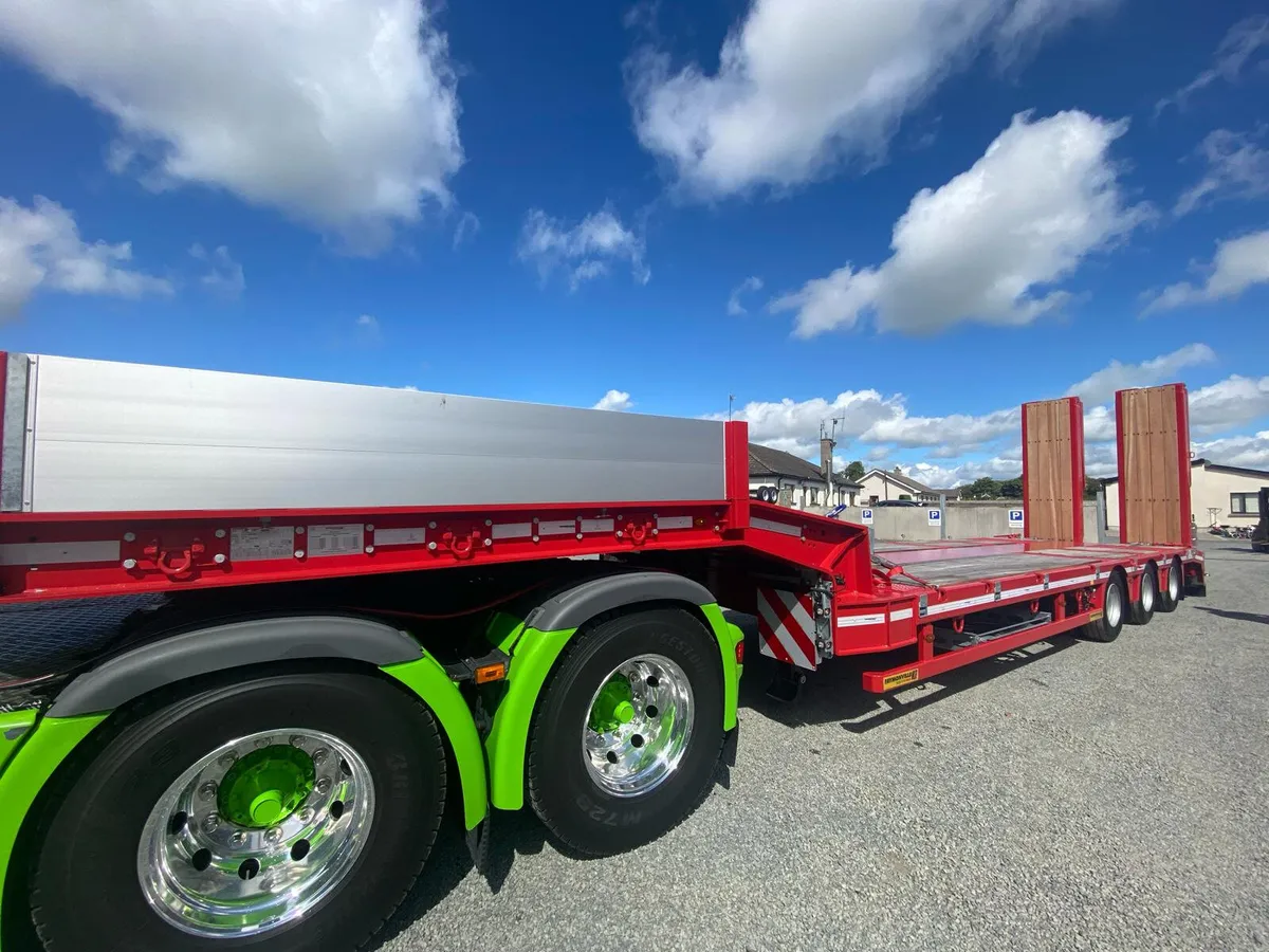 9ft WIDE 3 AXLE LOW LOADER - Image 1