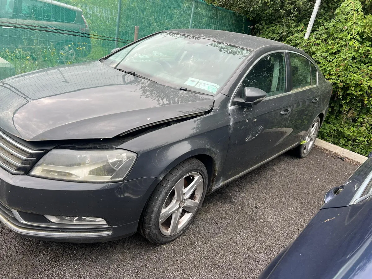 2012 VW Passat Breaking ONLY - Image 3