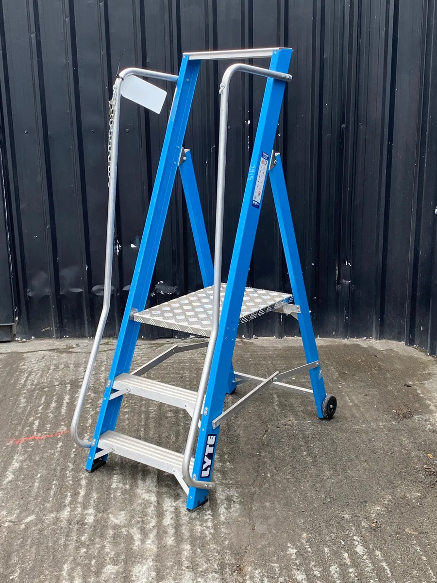 Podium Step Ladder LYTE - Image 2