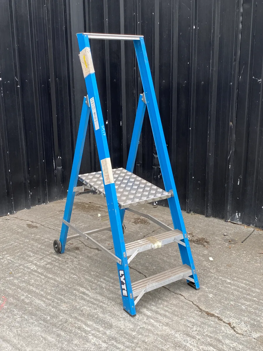 Podium Step Ladder LYTE - Image 1