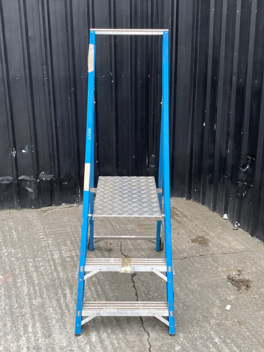 Podium Step Ladder LYTE - Image 2