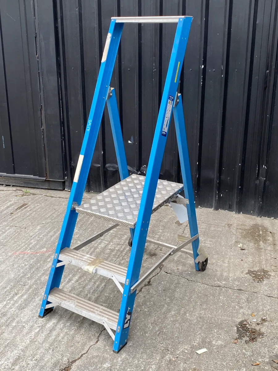 Podium Step Ladder LYTE - Image 3